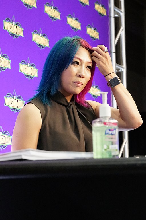 512px-Asuka_WrestleMania_34_Axxess