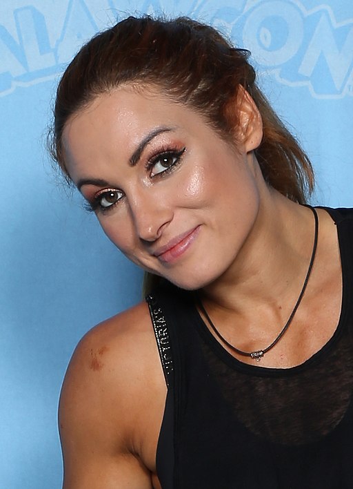 512px-Becky_Lynch_Photo_Op_GalaxyCon_Raleigh_2019